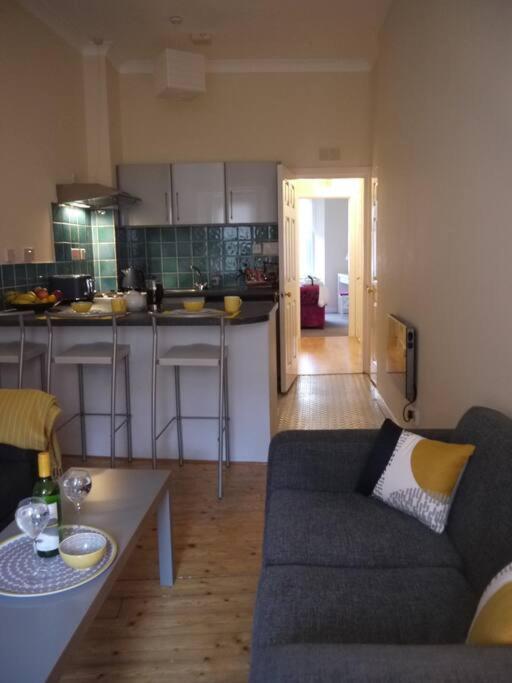 גלאזגו Fabulous Location, One Bedroom West End Flat, Just Off Byres Rd, Close To Sec & Hydro מראה חיצוני תמונה